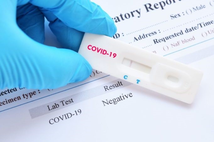 Τέσσερα θετικά κρούσματα κορωνοϊού σε rapid tests
